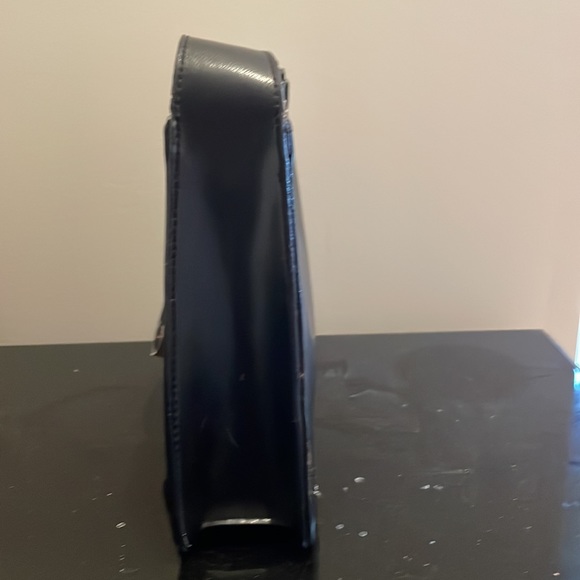 Mondani New York, black purse, GUC, zipper closure - Picture 4 of 10